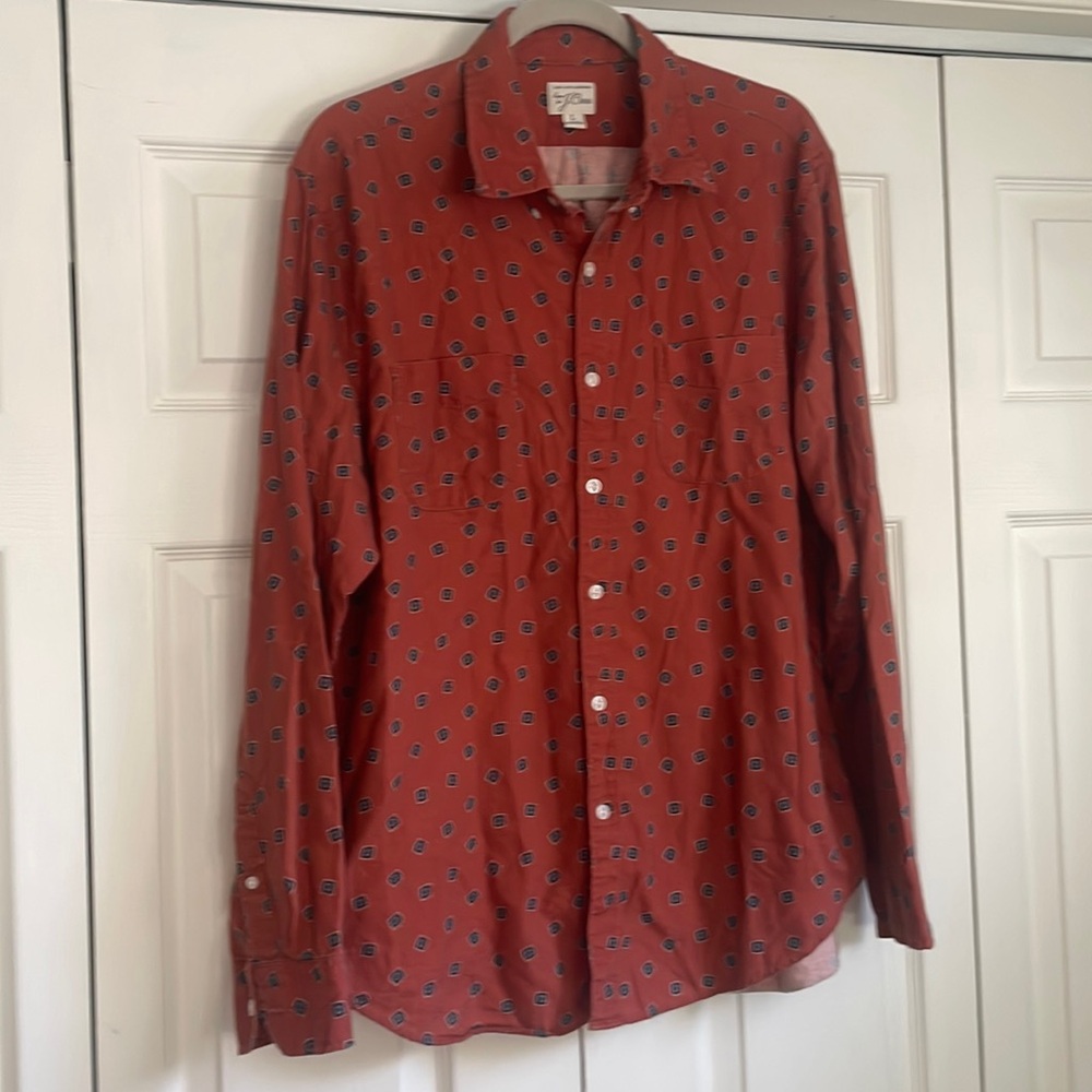 J .CREW Mens Button Down long sleeve . Size L.